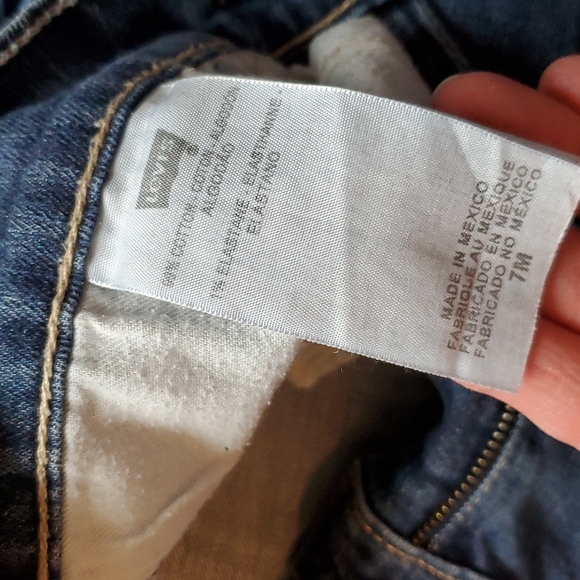 Levi Jeans - Picture 4 of 9